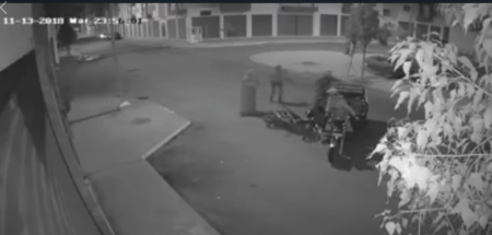 (+فيديو مثير)لصوص يستخدمون "تريبورتور"، و يهاجمون بالسيوف زوجين بأكادير
