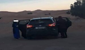 عدسة فاضحي الفساد تلتقط سيارة رئيس جماعة، وظفها عبد الله أودادن للإستجمام بمنطقة سياحية رفقة العائلة الصغيرة.