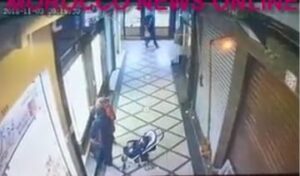 شاهد كيف سرقت سيدة هاتفا نقالا بطريقة غريبة