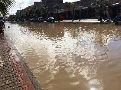الأمطار تكشف المستور بسيدي بيبي، وتحول المنطقة إلى مسبح عائم.(+فيديو و صور)