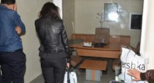 الجنس مقابل التستر على تاجرة مخدرات “متزوجة” يقود ضابط شرطة ممتاز إلى الاعتقال