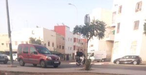 هدوء حذر يعود إلى شوارع أكادير، والتلاميذ يتوجهون إلى المدارس تحت مراقبة أعين رجال الأمن