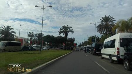 مهنيو النقل السياحي بأكادير يحتشدون في وقفة احتجاجية عارمة أمام مقر ولاية سوس ماسة مهنيو النقل السياحي بأكادير يحتشدون في وقفة احتجاجية عارمة أمام مقر ولاية سوس ماسة