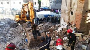 عاجل: حالة استنفار كبيرة بعد انهيار ثلاث منازل وسط حديث عن سقوط قتلى في ظل استمرار عمليات الإنقاد.(+صور)