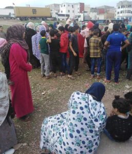 بالصور:أسر ضحايا قارب الموت بأكادير تطالب باستخراج الجثث والكشف عن مصير المفقودين