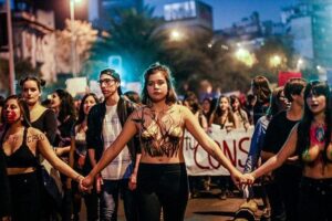 مسيرة نسائية للتنديد بالعنف الجنسي ضد المرأة