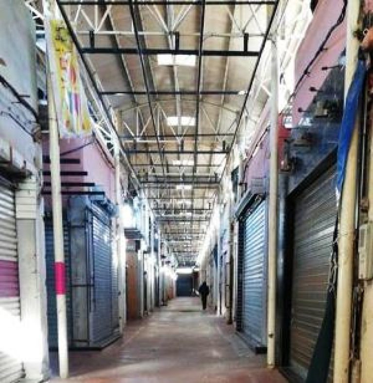 +صور و فيديو: الصمت يعم أسواق سوس الكبيرة، وسط حراسة أمنية مشددة، و تكبد خسائر منتظرة، وحيرة المواطنين.. والمهنيون يؤكدون نجاح الإضراب بشكل منقطع النظير.