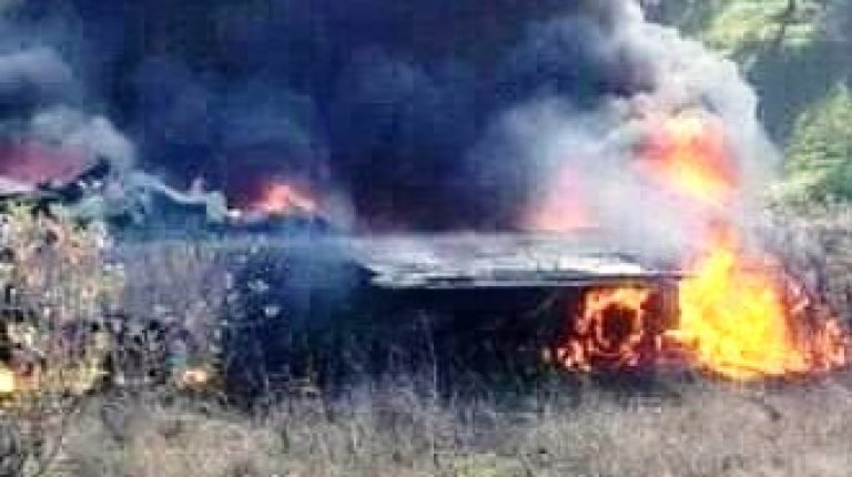 فيديو سقوط طائرة حربية و نجاة الربان من موت محقق