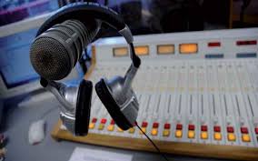 سابقة: عون سلطة برتبة مقدم في حالة سكر طافح يقتحم مقر الإذاعة..