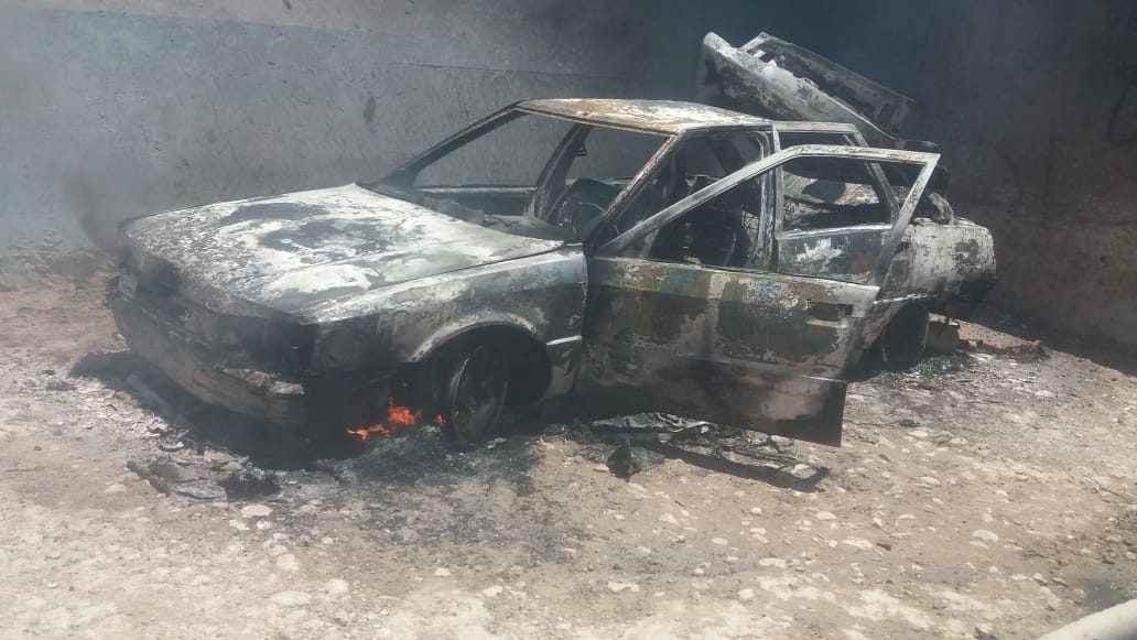 عاجل بأكادير و بالصور و الفيديو: اندلاع حريق مهول في سيارة تشتغل بالغاز موازة مع صلاة الجمعة، و الحادث يستنفر الأجهزة الرسمية.