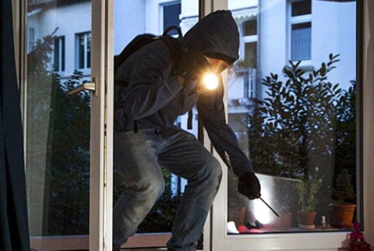 أكادير: هكذا تم توقيف مروع الوكالات البنكية بالمدينة، بعد سرقة مبالغ مالية هامة بطريقة ماكرة، و هذه مفاجأة القضية.