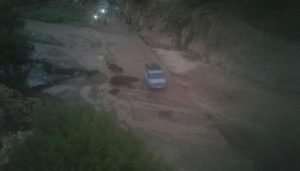 الفيضانات تقطع طريقا جهوية هامة بجهة سوس ماسة، وسكان حاصرتهم المياه بالمنطقة. 7 a 82