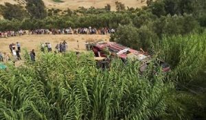 فاجعة:حصيلة ثقيلة من القتلى و الجرحى في حادث انقلاب حافلة لنقل المسافرين. (+صورة)