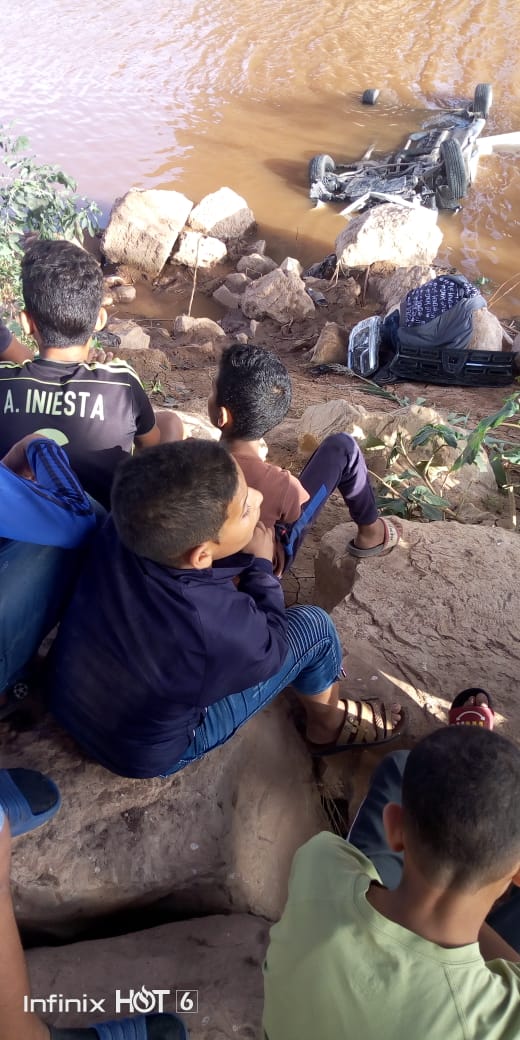 عاجل وبالفيديو: سقوط سيارة خفيفة بواد سوس قرب مدينة أكادير + "صور"