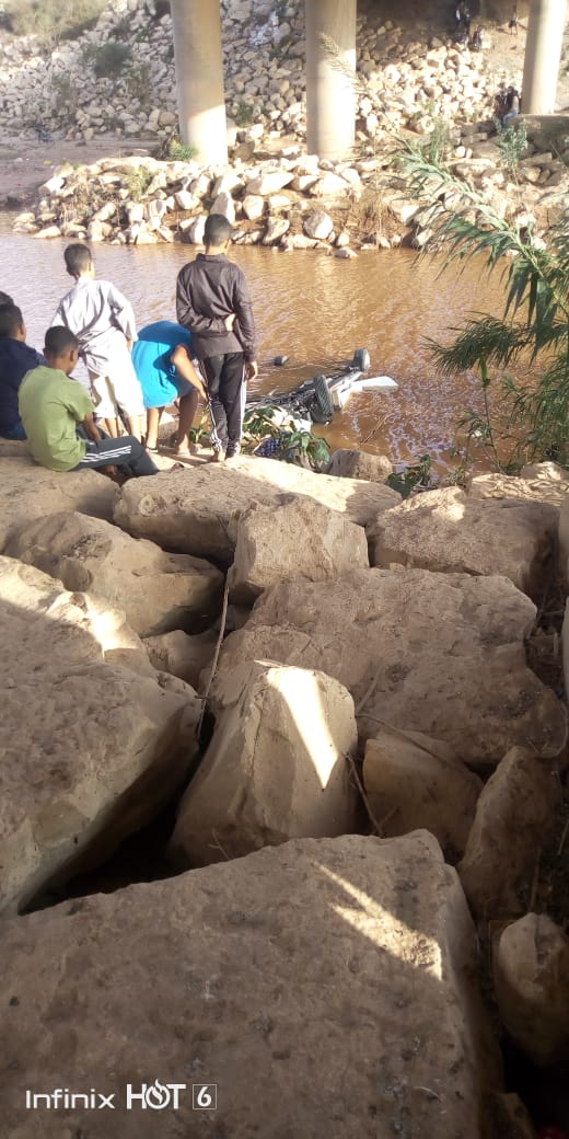 عاجل وبالفيديو: سقوط سيارة خفيفة بواد سوس قرب مدينة أكادير + "صور"