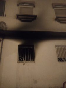 عاااجل: اندلاع حريق مهول وسط شقة مشبوهة بأكادير يخلف خسائر فادحة وسط هلع المواطنين و استنفار المسؤولين.(+صور)