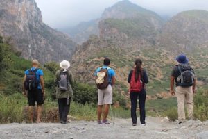 أكادير: المجرم المتخصص في سرقة ممارسي رياضة المشي بأكادير أوفلا، والذي أرسل سائحة إلى المستعجلات، يقع أخيرا في قبضة رجال الشرطة.