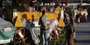 بائع عصير الليمون بساحة مولاي الحسن بالصويرة محل تساؤل.. 8 بائع العاصير