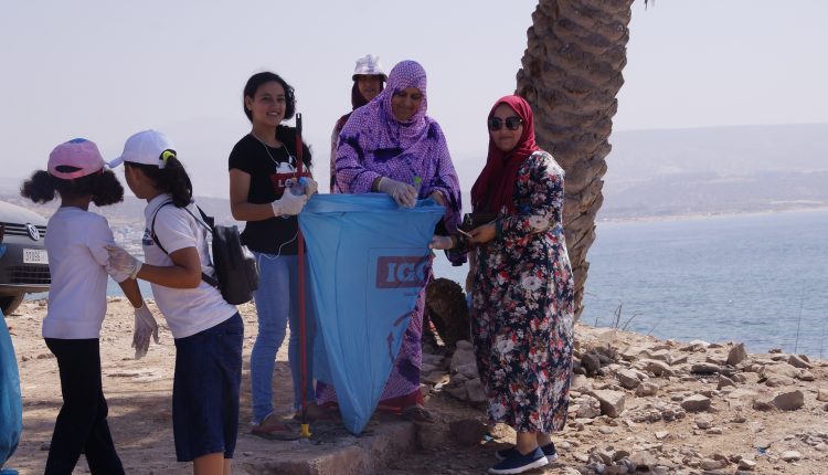 بالفيديو والصور :مغاربة و سياح يلتئمون في حملة نظافة كبرى لمنطقة تغازوت و شواطئها. 5 تغازوت و شواطئها 4