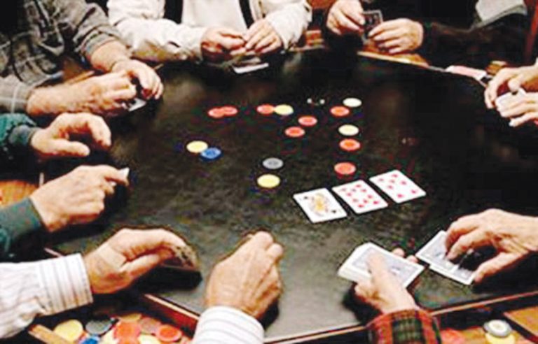 سيدي افني: اعتقالات بالجملة بعد مداهمة منزل حوله سبعيني إلى كازينو، و قمارون يهربون خلال العملية المفاجئة.