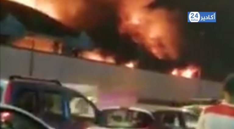 لعنة الحرائق تحل بمستودعٍ للحافلات ،وسط هلع في صفوف الساكنة المجاورة(+فيديو)