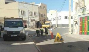 أكادير: عمال الوكالة المستقلة المتعددة الخدمات ” الرامسا ” يصلحون الحفرة بعد عيد ميلادها الأول + “فيديو”