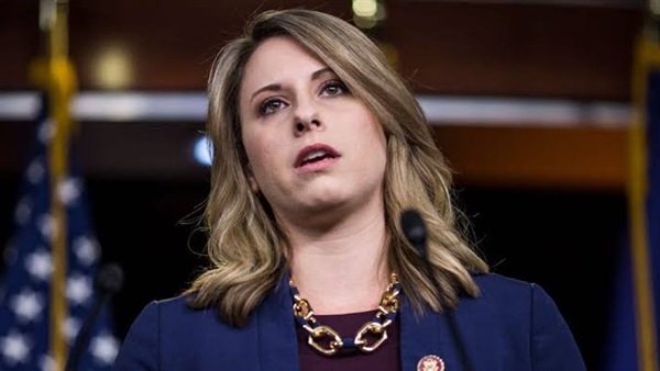 إقامة علاقة جنسية مع موظف تدفع نائبة في الكونغرس الأمريكي لتقديم استقالتها.