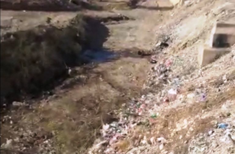 أكادير : انفجار قناة جديدة للصرف الصحي يحول فضاء منطقة بأكادير إلى روائح كريهة وسط استياء المواطنين.(+فيديو) 