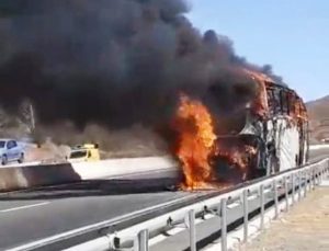 بالفيديو: لحظة إحتراق حافلة لنقل المسافرين بطريق الموت بأكادير 8 a 15
