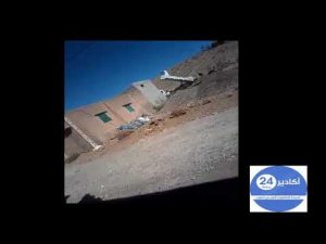 تارودانت /فيديو: إنقلاب شاحنة الجماعة أثناء نقل مواد البناء لمنزل خاص تثير الساكنة ومطالب بفتح تحقيق في النازلة