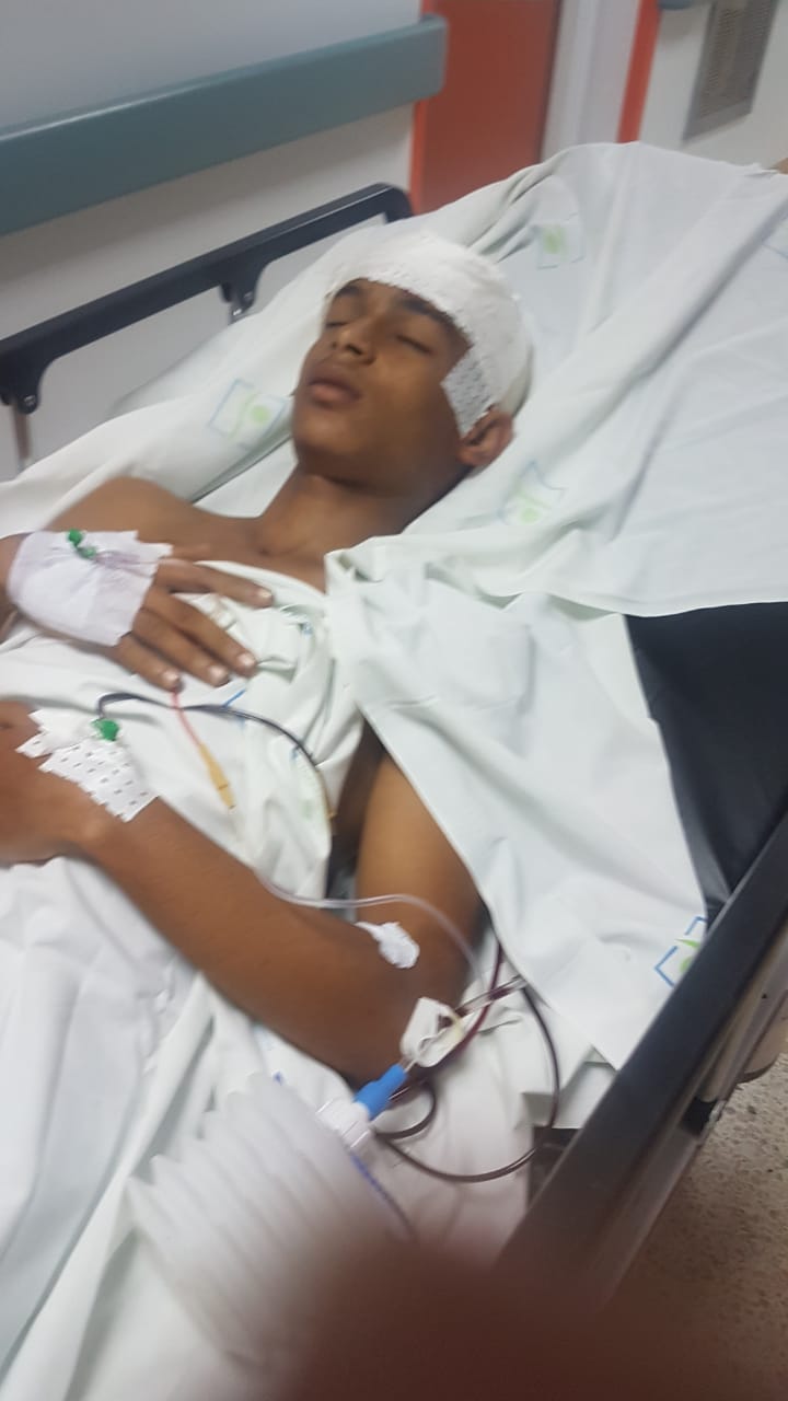 مشجع لحسنية أكادير يتعرض لاعتداء شنيع بمراكش في حال مأساوي بين الحياة و الموت، ومناشدة عاجلة لتدخل المسؤولين لانقاده.