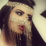 السر في وجود  أزرار قميص الرجل على اليمين، وأزرار بلوزة المرأة على اليسار.