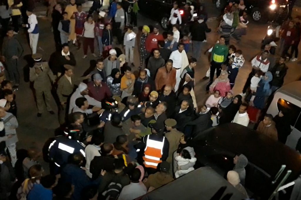 السلطات تمنع ذبح الناقة بموسم مولاي ابراهيم، و تتدخل لمنع احتفالات جماعة العدل والإحسان بذكرى المولد النبوي.