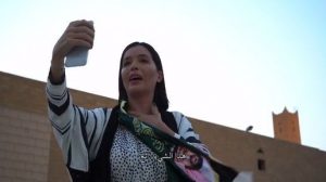 بالفيديو: سائحة من جنسية أوروبية تجهش بالبكاء بعد سماعها الآذان بالمملكة العربية السعودية.