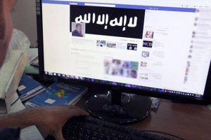 الترويج والإشادة للفكر المتطرف ل"داعش" عبر تطبيقات وبرامج إلكترونية يقود شابا إلى الاعتقال. 8 da3ichpc2 570091324