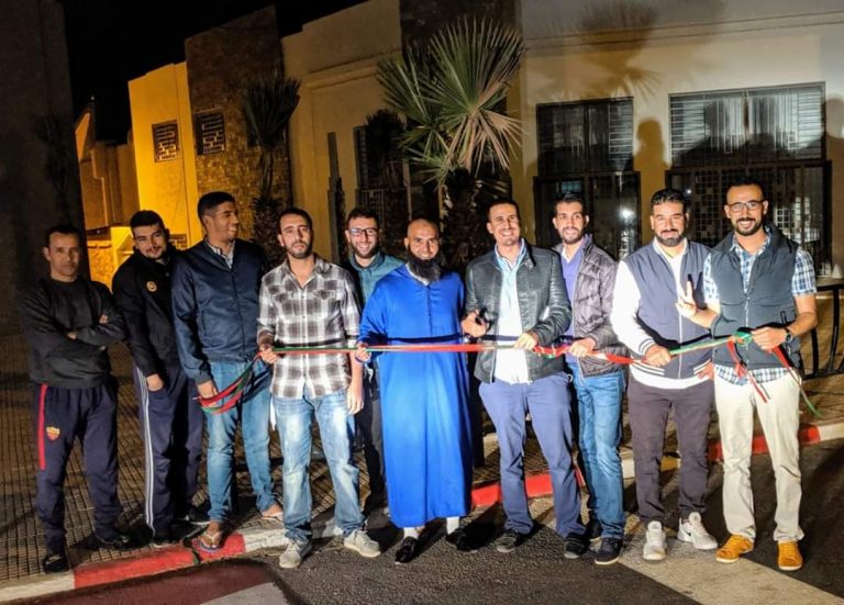 أكادير : مركب ثقافي مغلق منذ 5 سنوات يؤجج غضب فعاليات بالمدينة، و الأخيرة تمثل عملية تدشينه في إبداع استهزائي