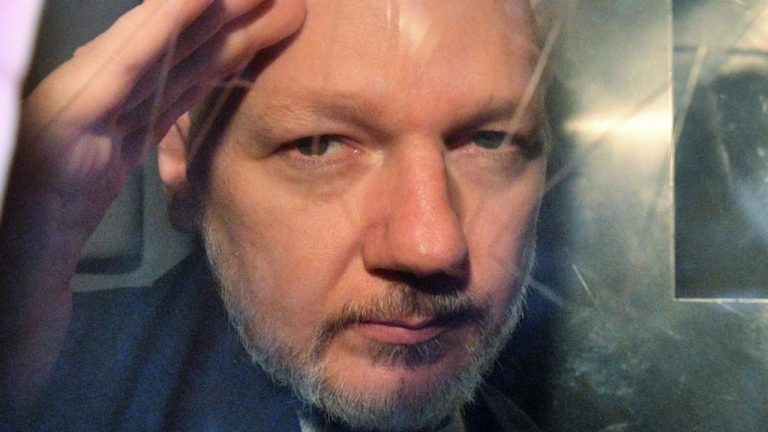 النيابة العامة السويدية تعلن إسقاط تهمة الاغتصاب عن مؤسس ويكيليكس