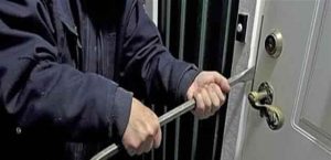 تيزنيت:منزل و سيارة أستاذ ورئيس جماعة سابق يتعرض للسرقة في ظروف غامضة. 11 سرقة في ظروف غامضة