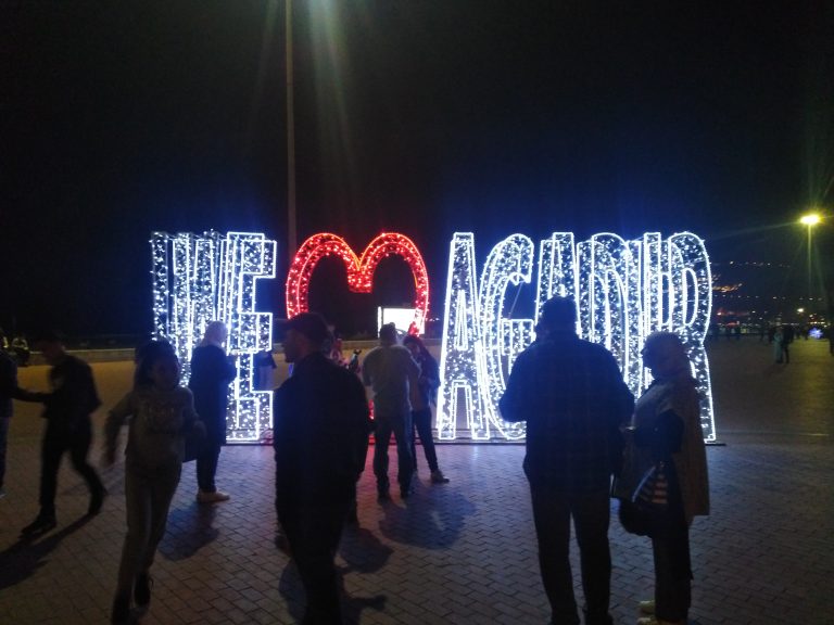 تعزيزات أمنية جديدة تشهدها مدينة أكَادير،استعدادا للإحتفال بالسنة الميلادية 2020،والمطاعم السياحية تعلن عن تخفيضات في الأثمنة.