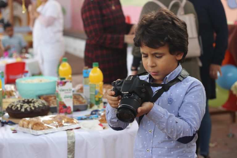 أكادير: “اليزيد” أصغر مصور محترف في المغرب، عين فنية تحتاج إلى عناية و رعاية.