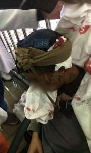 شاهد كيف أصاب ثورٌ هائج شخصين وسط العاصمة
