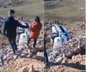 إصابات بالجملة في حادث انقلاب سيارة تحمل السياح