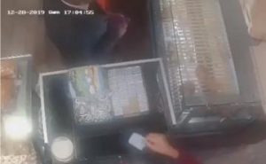 اللص الذكي ينصب على مول الحانوت.. “فيديو”