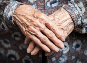 جريمة إنسانية: تورط عون سلطة (مقدم) في احتجاز مواطن يبلغ من العمر 85 سنة لمدة 15 سنة.