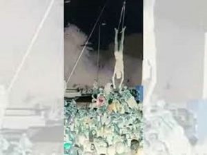 محكمة تقضي بتعليق جثة رئيس دولة سابق، إذا مات قبل تنفيذ الإعدام