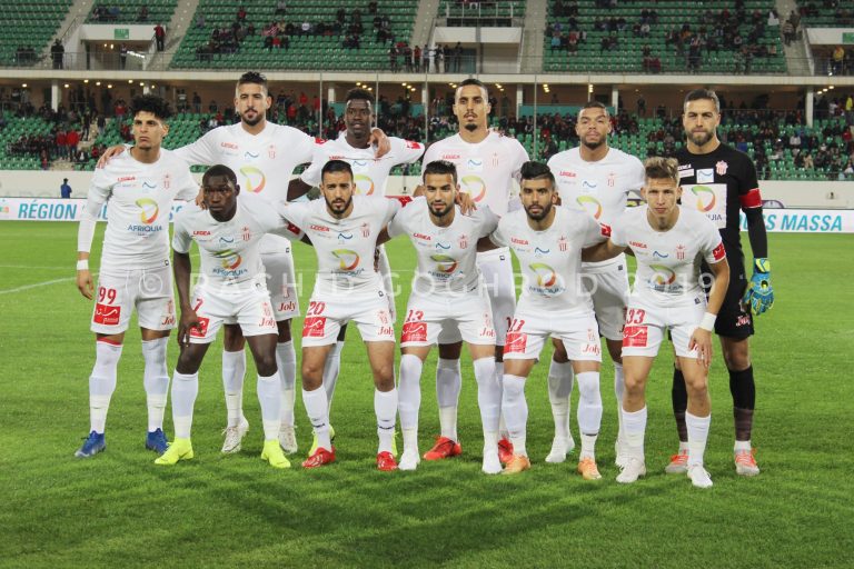 الغزالة السوسية تعيش أزمة مالية خانقة : اللاعبون يهددون بمقاطعة التداريب، والجمهور يطالب باستقالة المكتب المسير للفريق