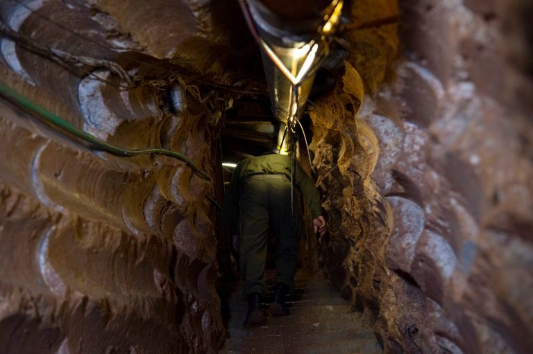 الجيش الإسرائيلي يكشف عن نفق جديد عمقه 20 طابقا مخصصا لحزب الله (+فيديو)