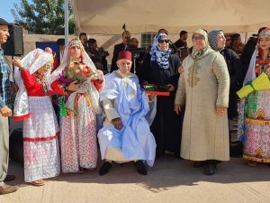 تزنيت المبادرة التكريمية لجمعية قدماء ثانوية مولاي رشيد : خطوة اعتراف وإعادة إحياء لمعلمة تعليمية في حاجة لأن تستعيد موقعها الإعتباري 10 FB IMG 1580117878491