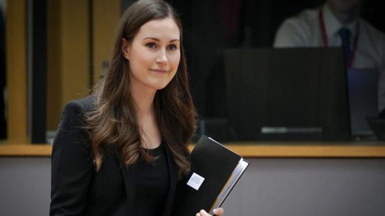 أصغر رئيسة وزراء في العالم.. تقدم بمقترح حكومي للعمل 4 أيام أسبوعيا و 6 ساعات يوميا