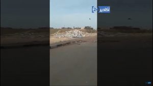 +فيديو: أزبال تحبس أنفاس قاطني إقامات سكنية بحي رياض الألفة.